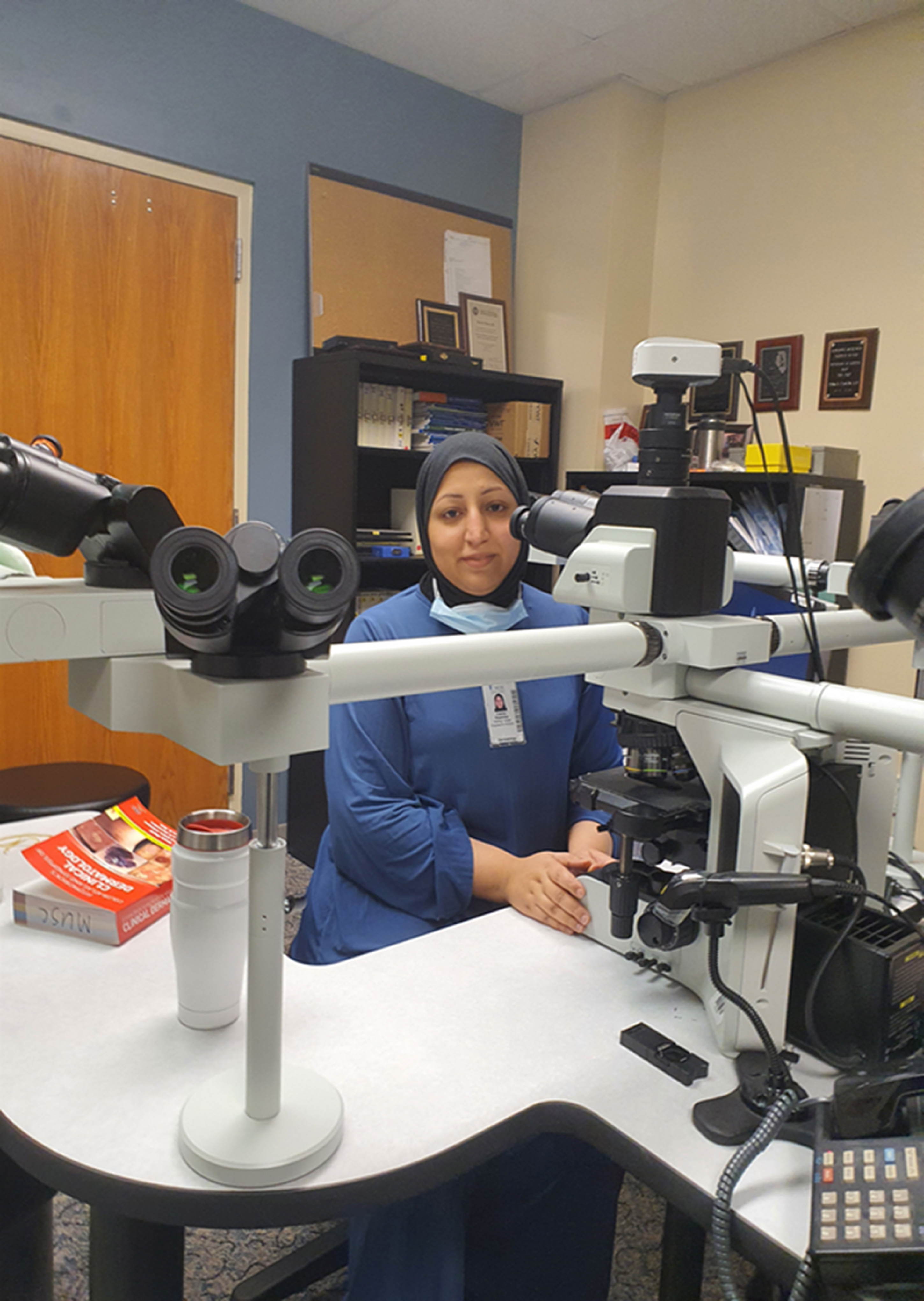 عن الدكتورة فاطمة عبد الوهاب خمدن